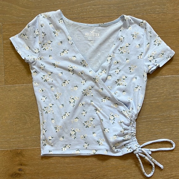 Hollister Tops - Hollister Must-Have Collection Floral Cinch Side Baby Tee | XXS